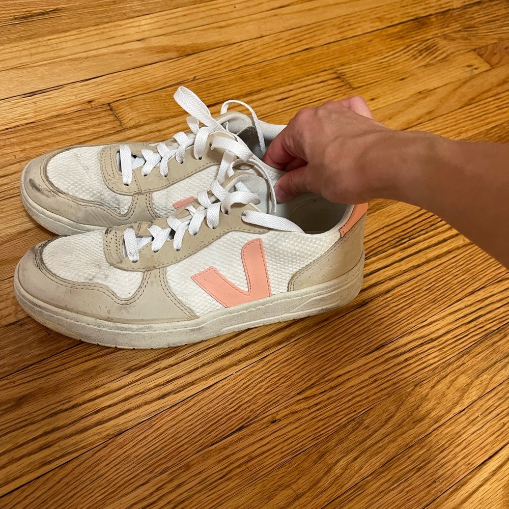 Veja V-10 Women’s Sneakers Size 8